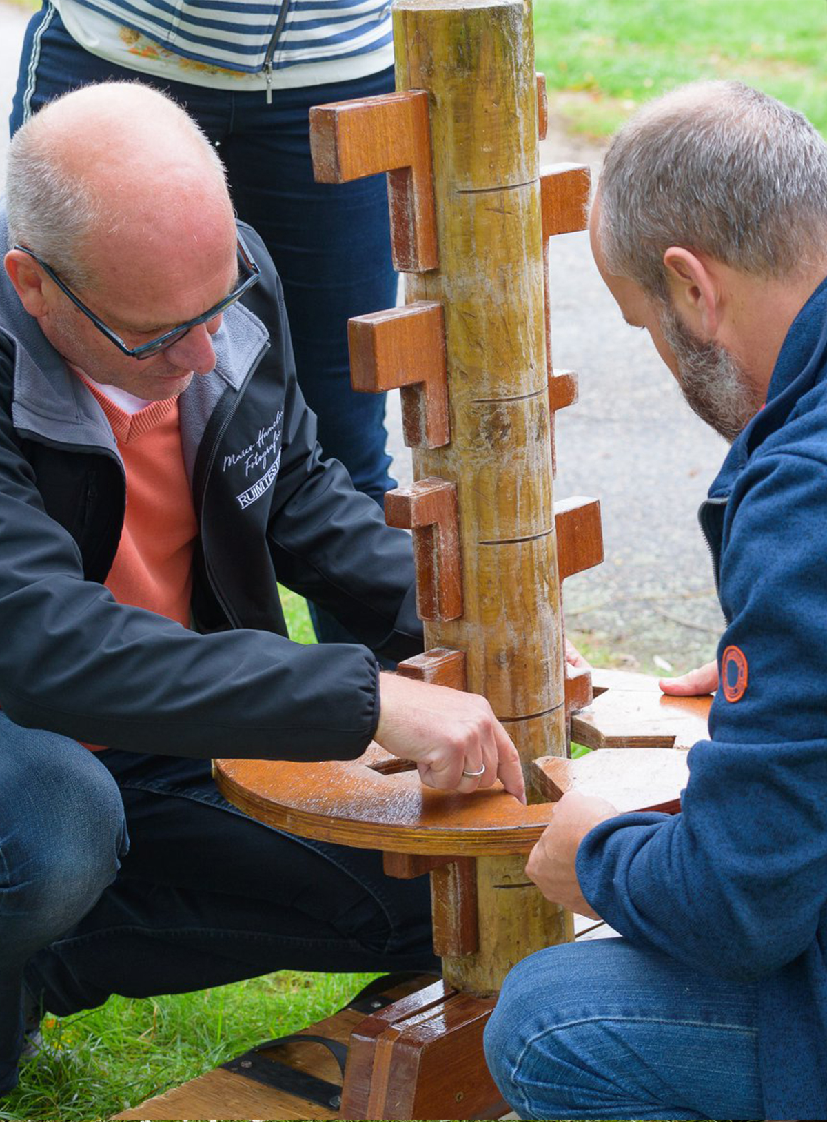 Puzzel oplossen tijdens bedirjfsuitje